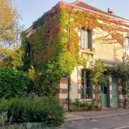 Maison D'Hotes "Les Volets Verts" Et Sa Brocante Ecueille エクステリア 写真