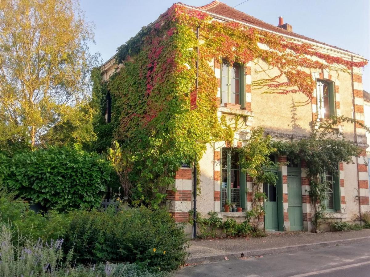Maison D'Hotes "Les Volets Verts" Et Sa Brocante Ecueille エクステリア 写真