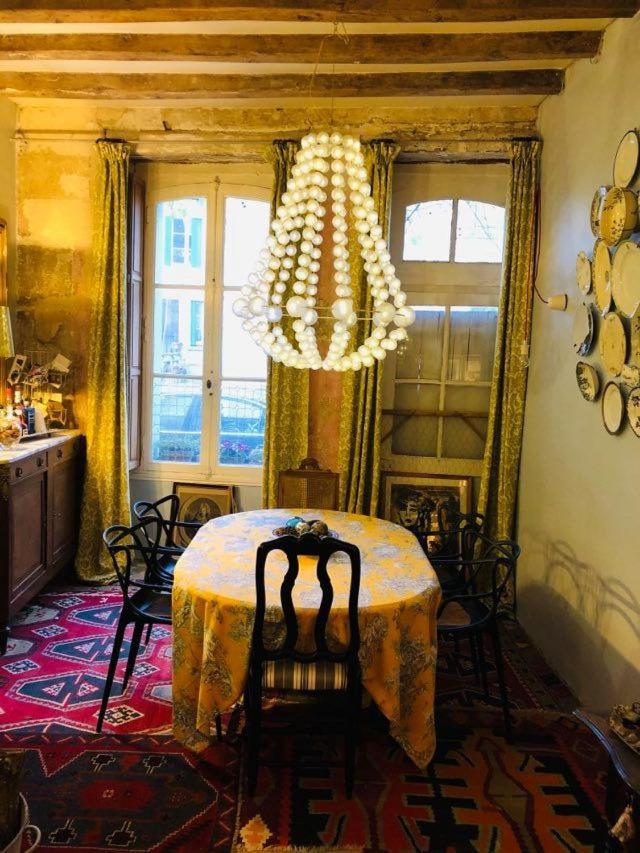 Maison D'Hotes "Les Volets Verts" Et Sa Brocante Ecueille エクステリア 写真