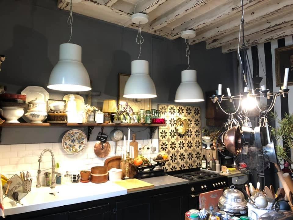 Maison D'Hotes "Les Volets Verts" Et Sa Brocante Ecueille エクステリア 写真