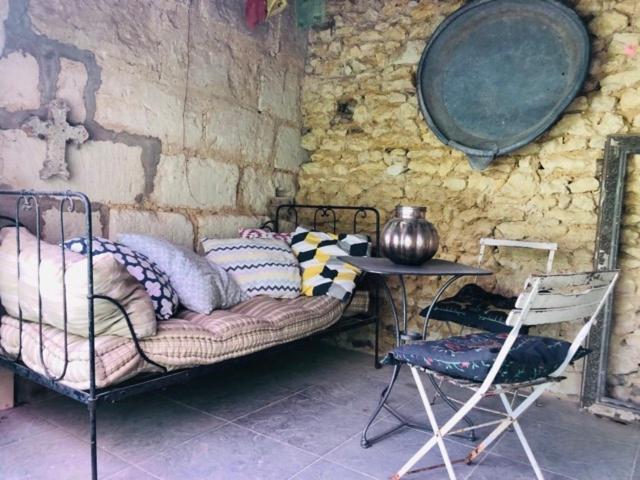 Maison D'Hotes "Les Volets Verts" Et Sa Brocante Ecueille エクステリア 写真