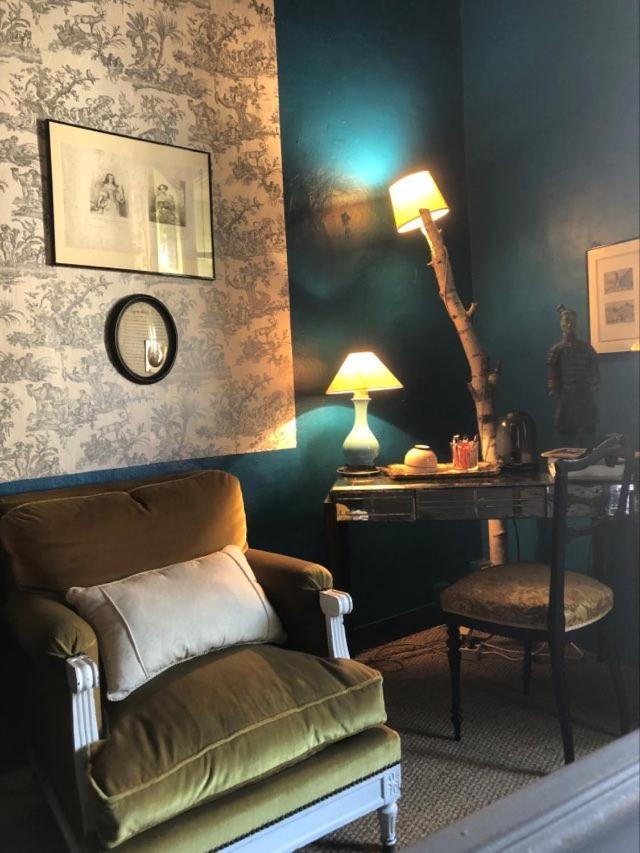 Maison D'Hotes "Les Volets Verts" Et Sa Brocante Ecueille エクステリア 写真