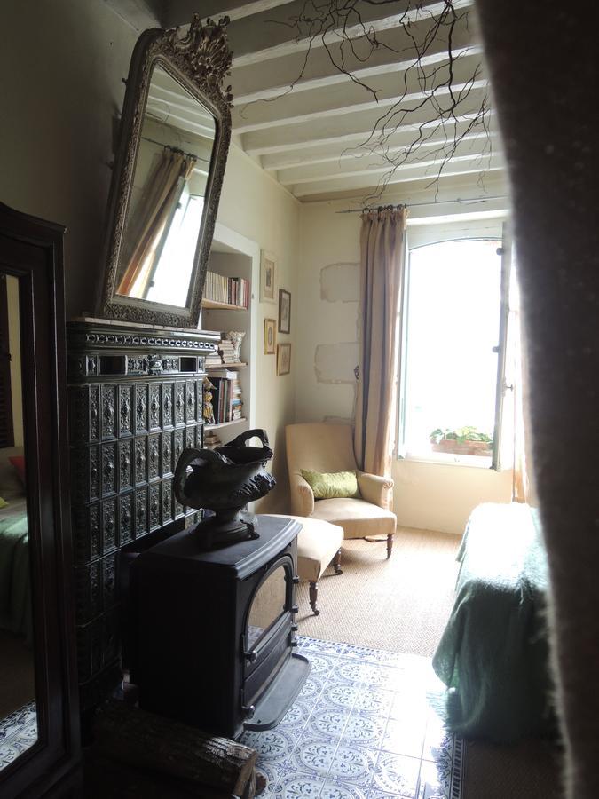 Maison D'Hotes "Les Volets Verts" Et Sa Brocante Ecueille エクステリア 写真