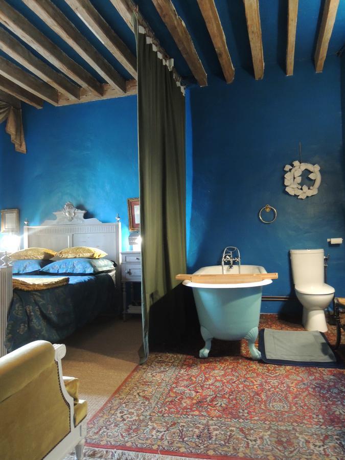 Maison D'Hotes "Les Volets Verts" Et Sa Brocante Ecueille エクステリア 写真